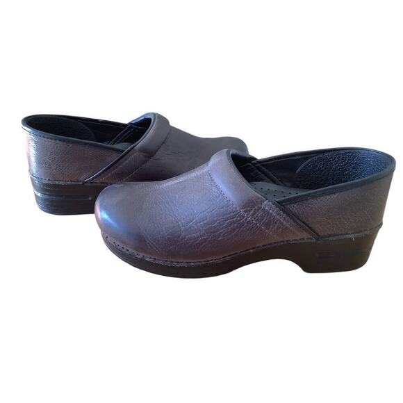 DANSKO BROWN TEXTURED LEATHER NURSING CLOGS EU42 US 11.5 - Picture 2 of 9
